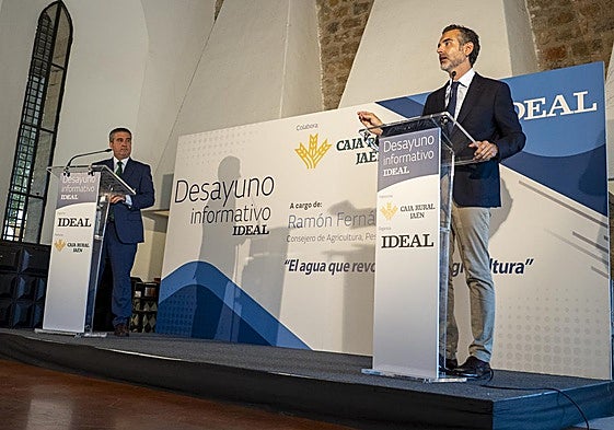 El consejero Ramón Fernández-Pacheco y el delegado de IDEAL en Jaén, José Luis Adán.