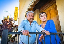 Los propietarios del Hostal el Nacimiento, en Deifontes.