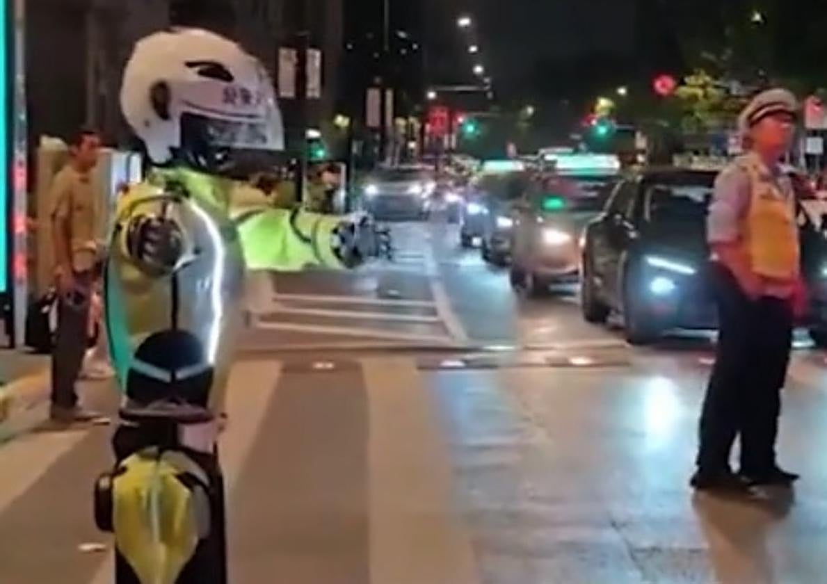 Modelo de robot policial similar al adquirido por Granada.