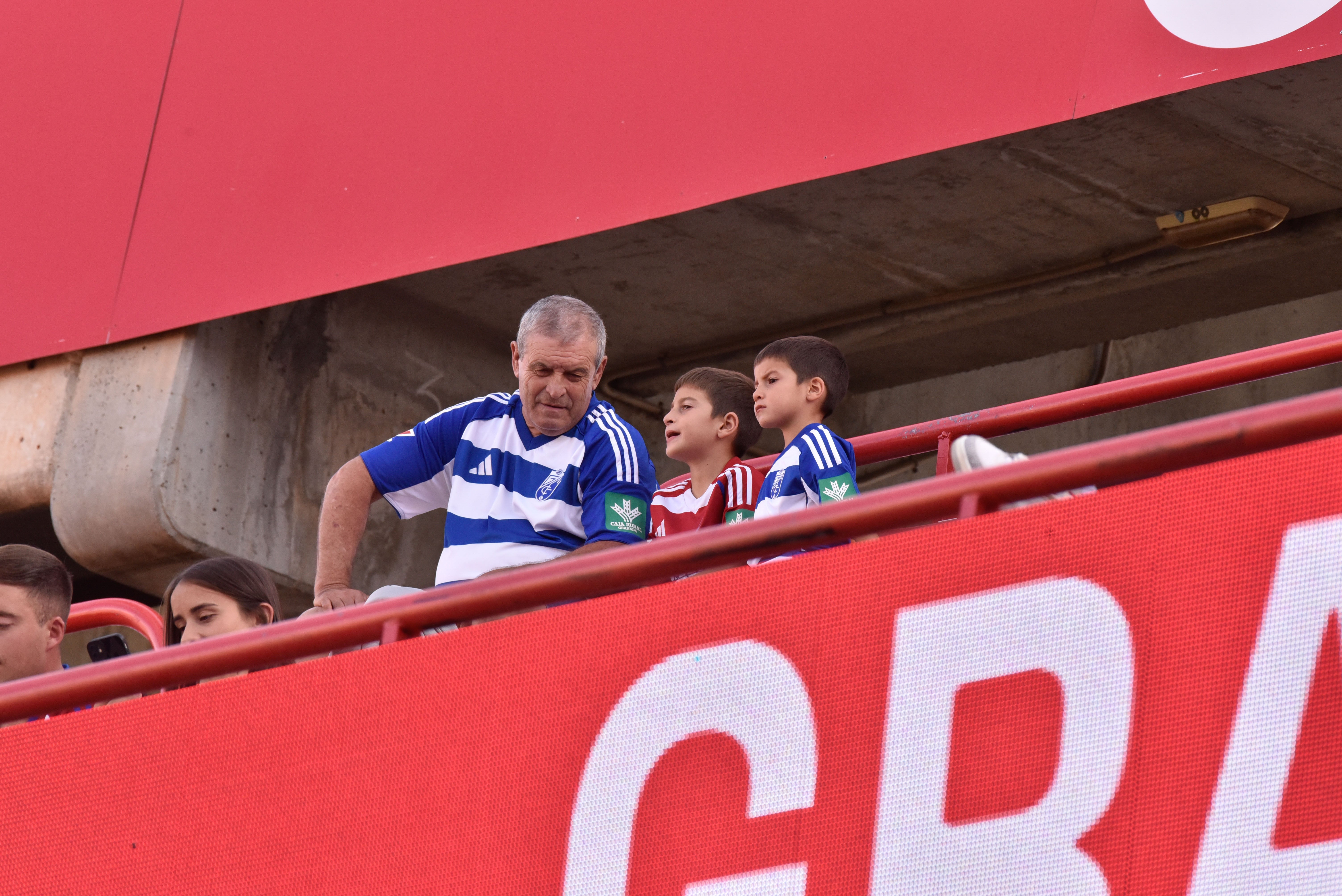 Encuéntrate en la grada del Granada-Cádiz