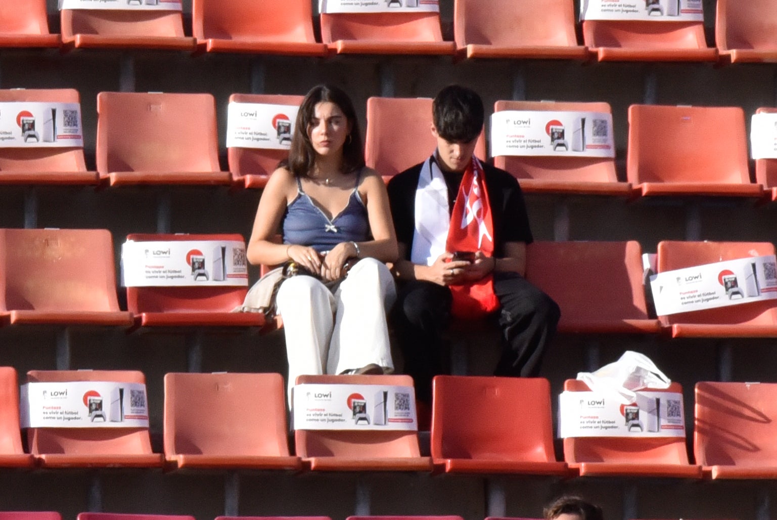 Encuéntrate en la grada del Granada-Cádiz