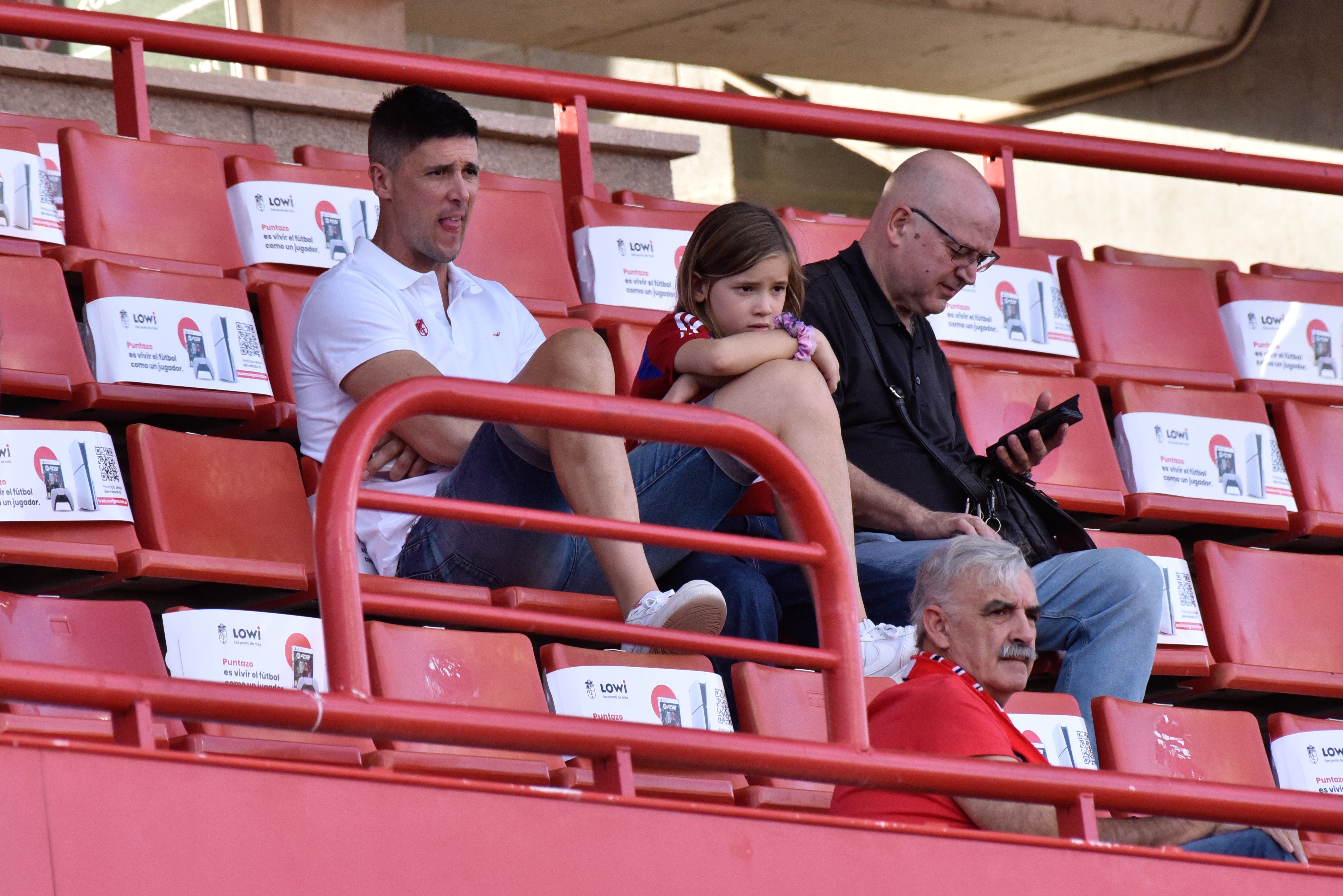 Encuéntrate en la grada del Granada-Cádiz