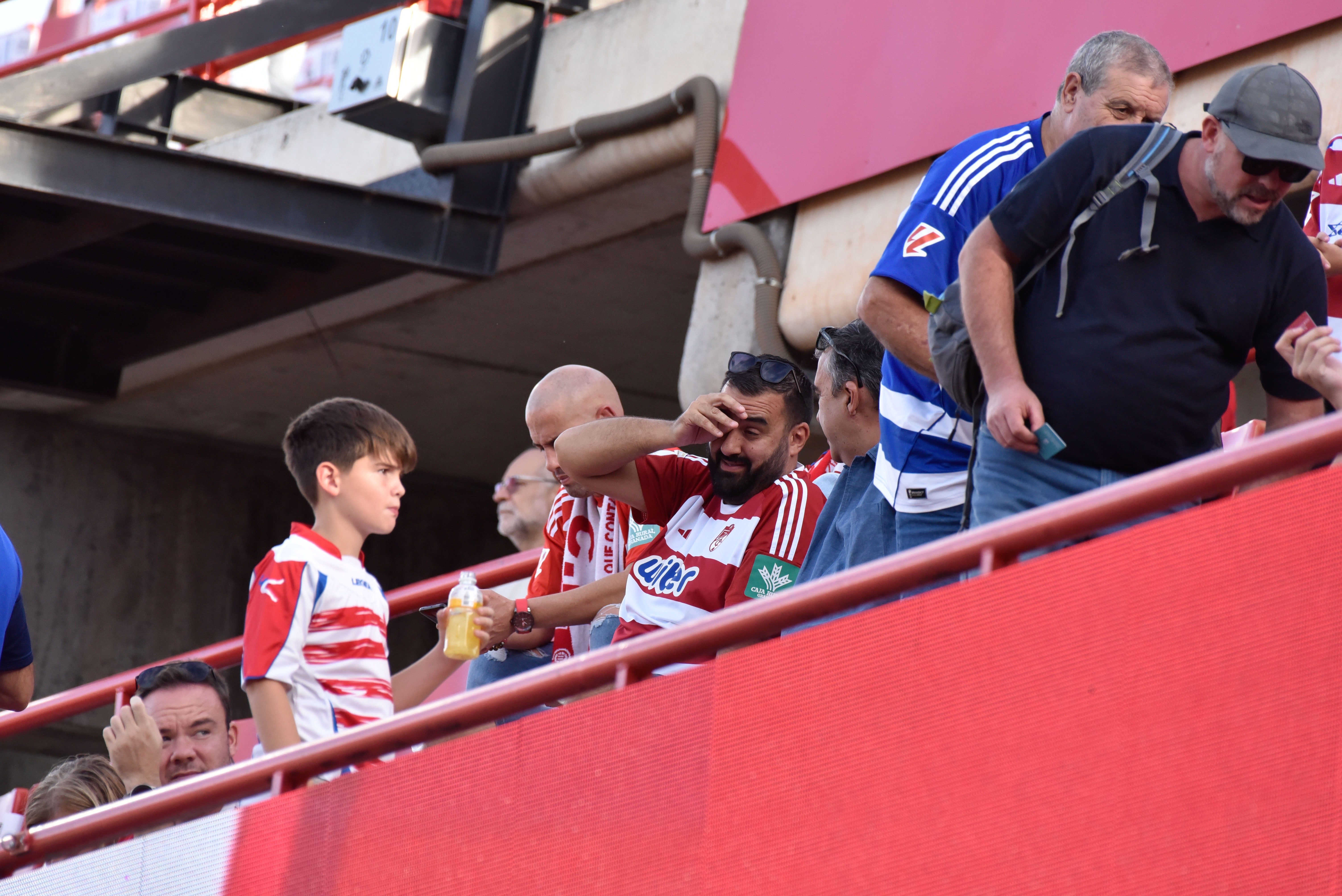Encuéntrate en la grada del Granada-Cádiz