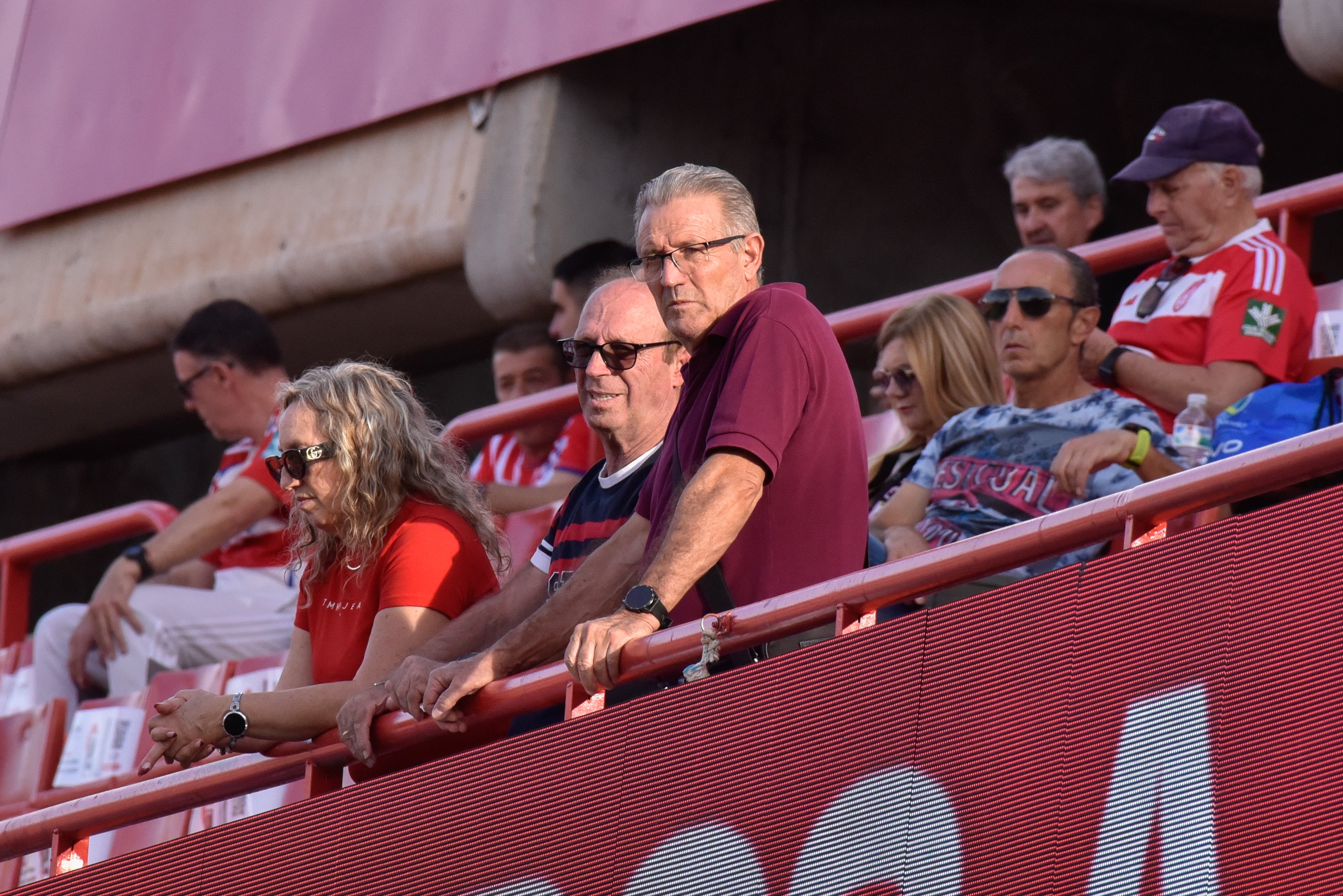 Encuéntrate en la grada del Granada-Cádiz