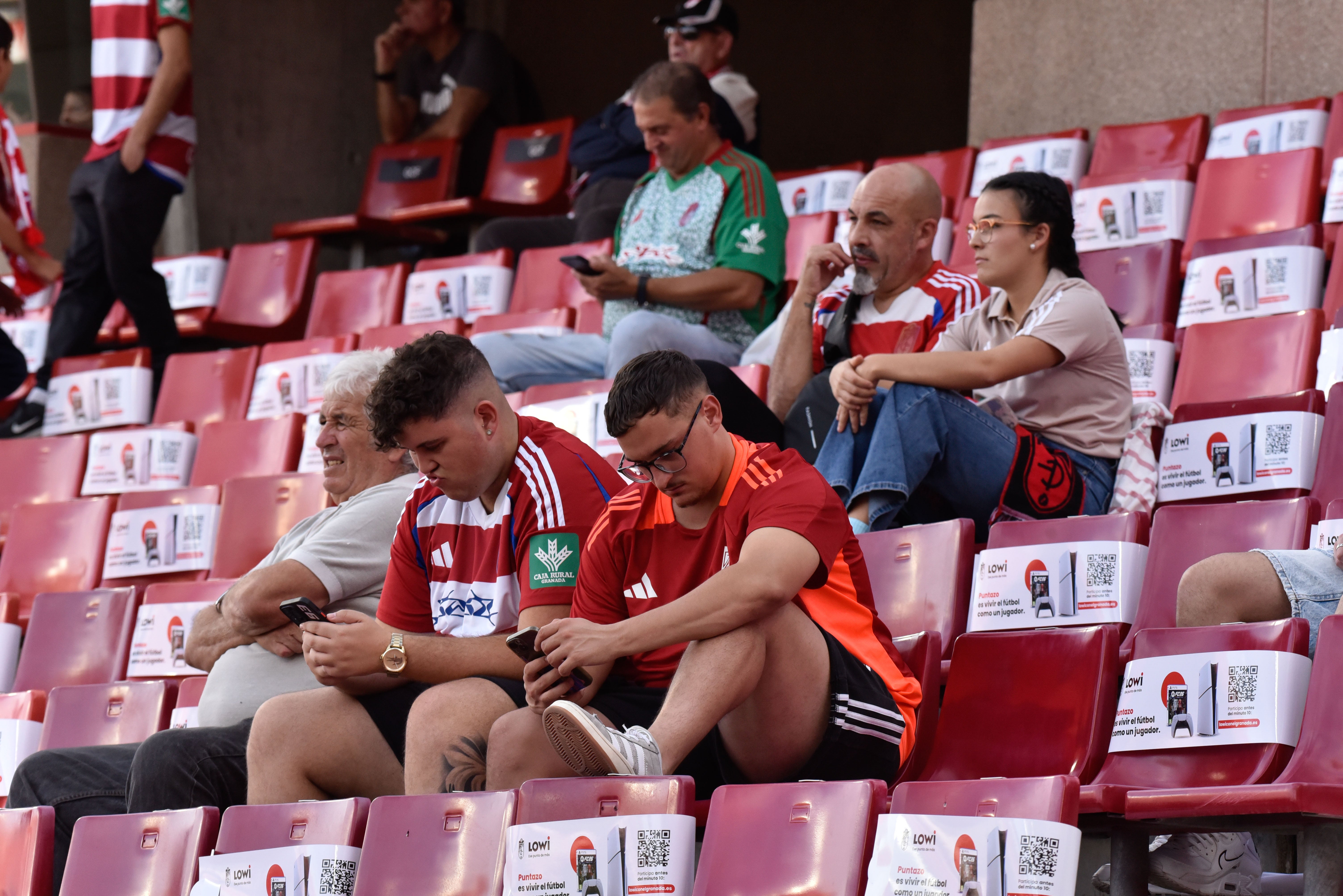 Encuéntrate en la grada del Granada-Cádiz