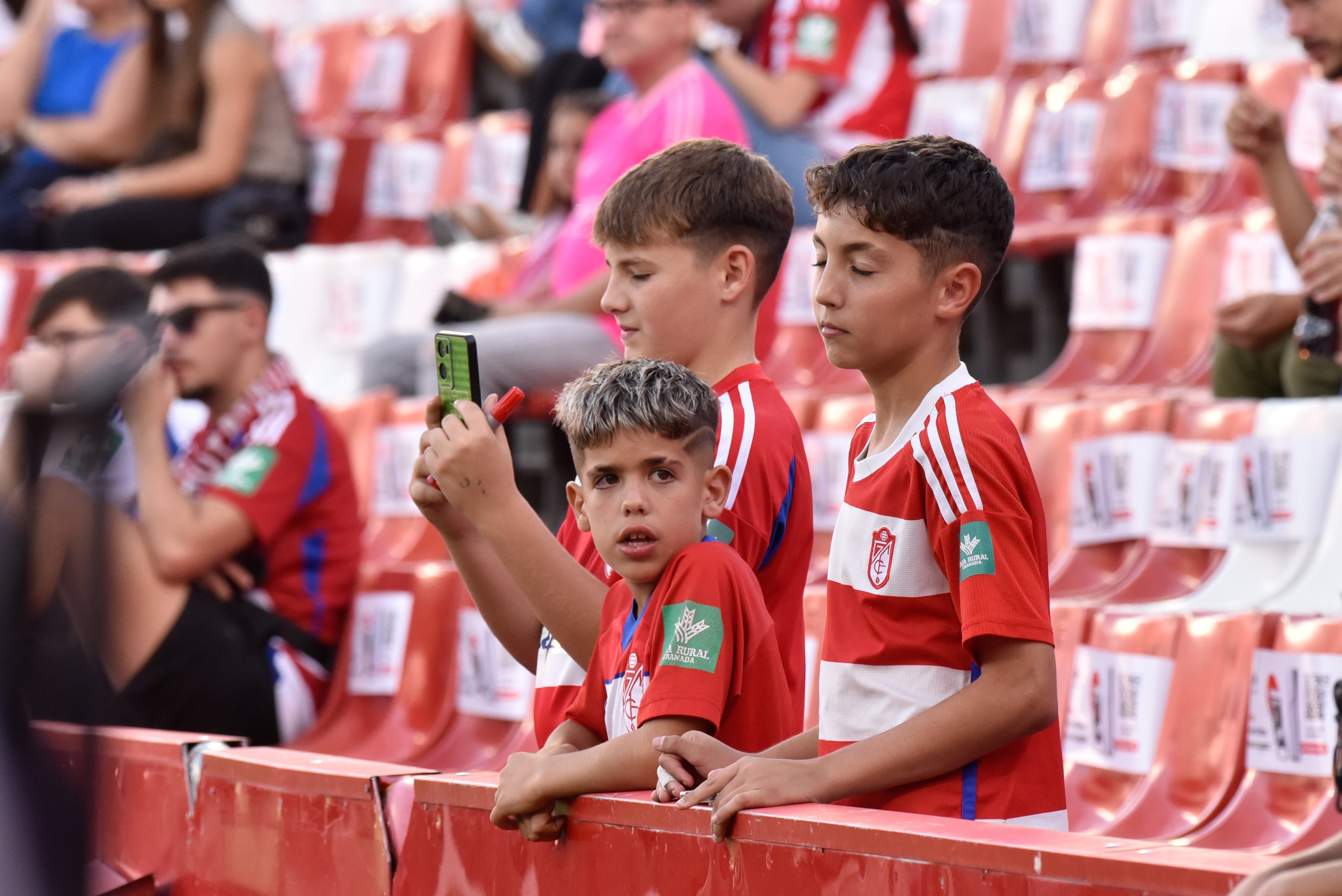 Encuéntrate en la grada del Granada-Cádiz