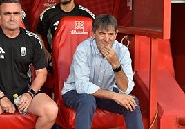 Pacheta observa el partido contra el Cádiz desde el banquillo.