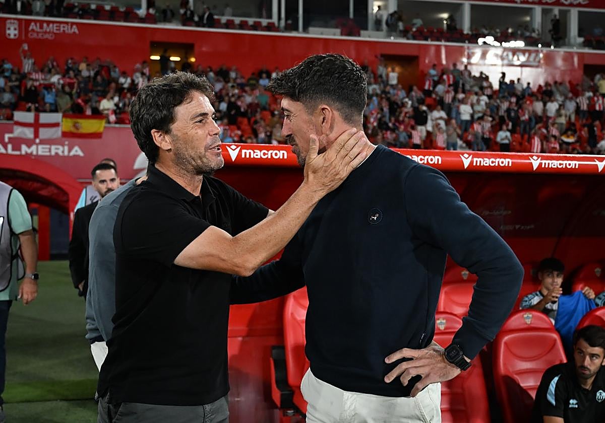 Rubi saludando a Pablo Hernández, técnico del Castellón