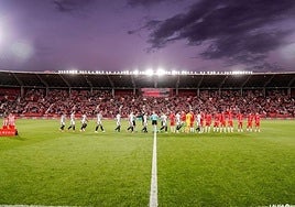 Jugadores del Almería y el Castellón antes de arrancar el partido
