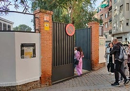 Las puertas del centro, esta mañana.