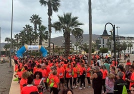 Adra corre unida frente al cáncer con más de 800 participantes en la marcha solidaria