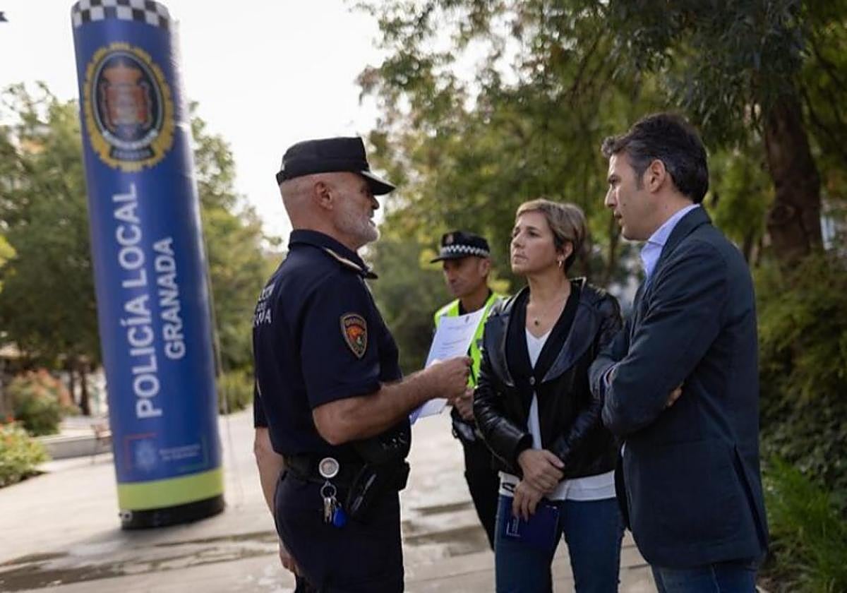 La Policía Local estrena oficina móvil en los barrios de Granada