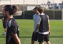 Rayan Zinebi conversa con Mario Jiménez 'Gambín'.