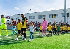 Los futbolistas del Roda saltan a un partido en Tercera RFEF.