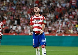 Álex Sola lamenta una oportunidad perdida contra el Cádiz.