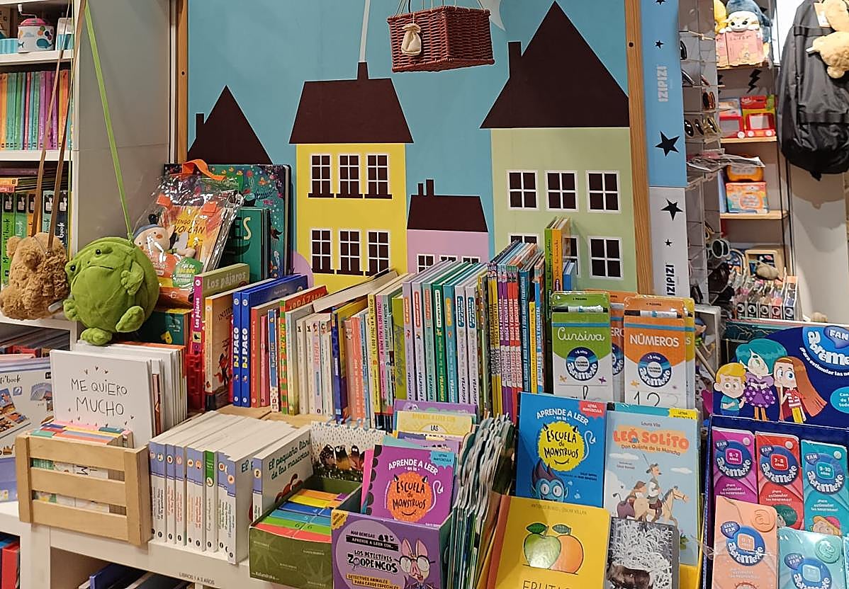 Imagen principal - El famoso playmobil de Puentezuelas regresa por Navidad (y no lo hará solo)