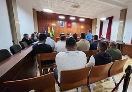 Los doce acusados en el banquillo en la Audiencia.