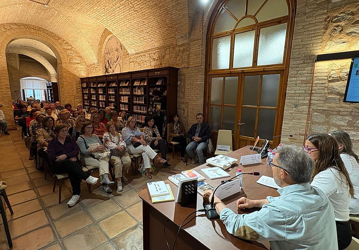El encuentro tuvo lugar en la Biblioteca Literaria Giennense.