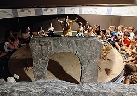 Más de una veintena de niños viven la experiencia de una 'Noche en el Museo'