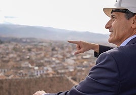 Pedro Fernández ha atendido a los medios durante su visita a la Catedral de Granada.