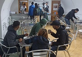 Migrantes en el Centro de Santa Clara, en la capital.