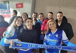 Los familiares del extremo David Romero, en Los Cármenes.