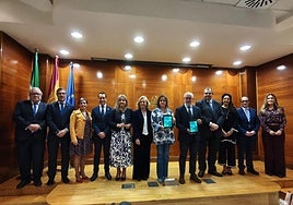 Foto de grupo de la consejera Catalina García y los delegados en Jaén.