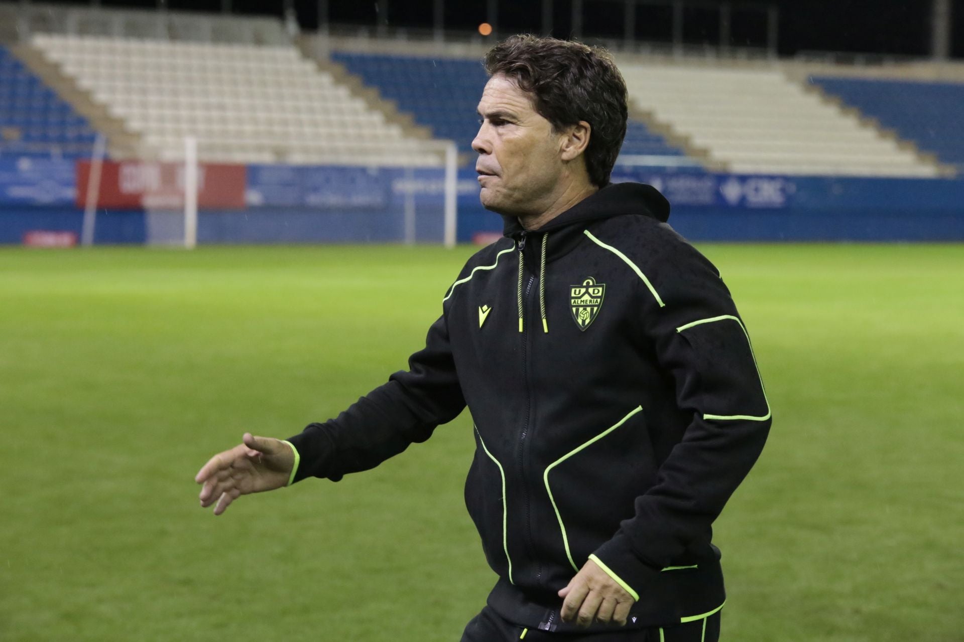 El Almería impone su calma