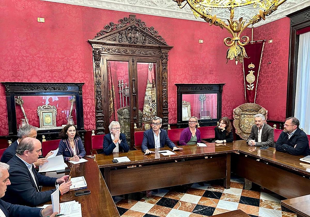 Juan Ramón Ferreira ha sido el encargado de presentar esta iniciativa junto a la catedrática de la Universidad de Granada (UGR) y coordinadora de la Alianza Arqus, Dorothy Kelly.