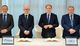 El director de Red Comercial de Unicaja, Agustín Sánchez; el CEO de Unicaja, Isidro Rubiales; el presidente de Garántia, Javier González de Lara, y el director general de Garántia, Antonio Vega.