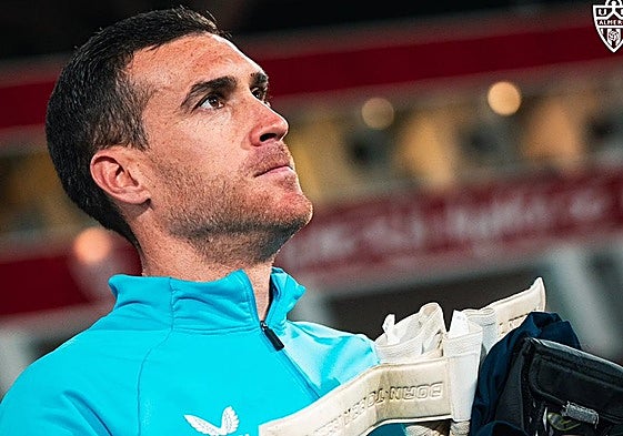 Fernando en el estadio de la UD Almería.