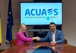 Paco Reyes y Rosa Cobo tras formalizar el convenio el pasado mes de junio.