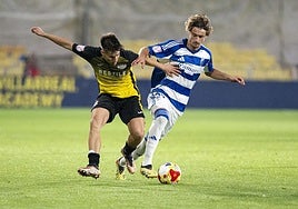 Gambín roba un balón contra el Roda en la Copa del Rey.