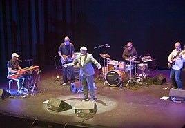 ony Momrelle, durante su actuación