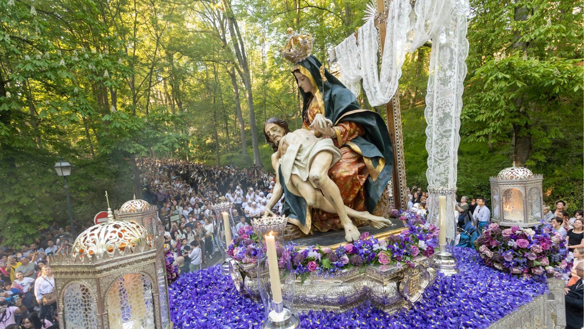 El Arzobispado reactiva el proceso electoral de la hermandad de la Alhambra