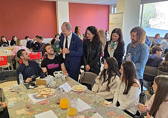 Café con Ciencia para abrir la programación.