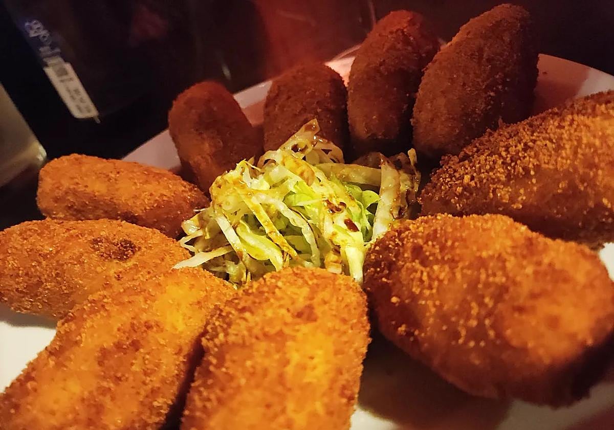 Imagen principal - Estas son las mejores croquetas de Granada: «Son como las de mi abuela y mi madre»