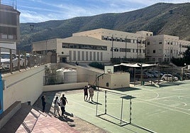 Patio del instituto de Albuñol donde se ha producido el incidencite.