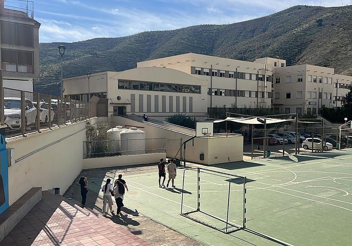 Patio del instituto de Albuñol donde se ha producido el incidencite.