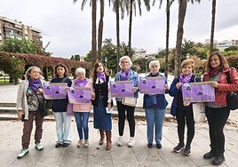 Representantes de Feministas 8-M en la presentación de la campaña con motivo del 25-N.