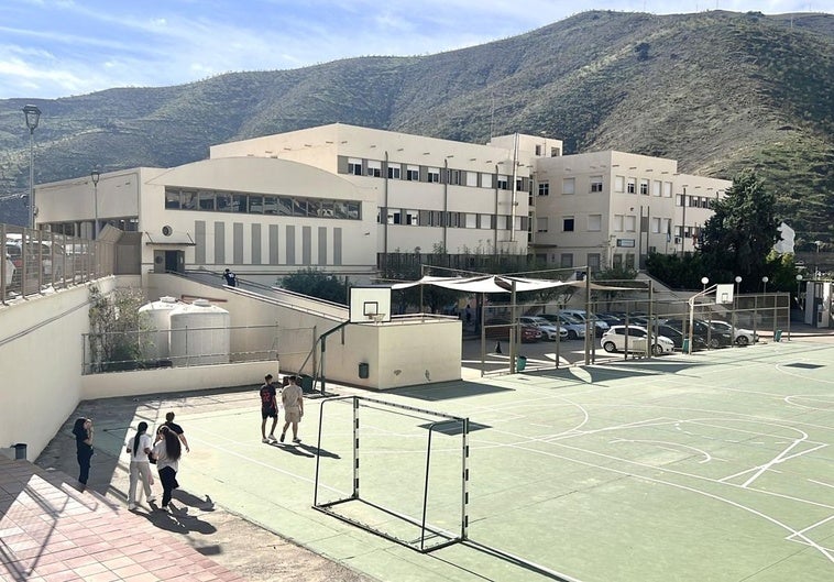 El instituto de Albuñol expulsa al menor que agredió con un cuchillo a un niño de 12 años en clase