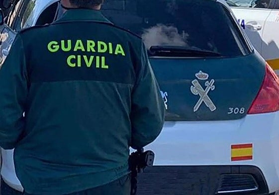 Detenido por 13 delitos de robos y daños a coches en Villanueva de la Reina