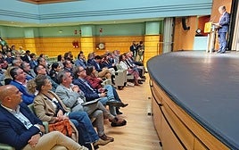 El alcalde, Julio Millán, durante la presentación del avance del PGOM.