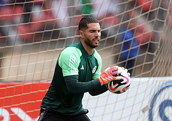 El granadinista Luca Zidane, durante un entrenamiento con Argelia.
