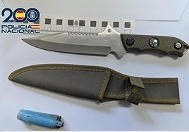 Entre sus pertenencias tenía un machete con una hoja metálica serrada de 17 centímetros.