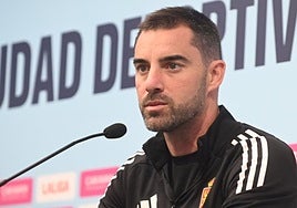 El entrenador del Zaragoza, Rubén Sellés, en una rueda de prensa.