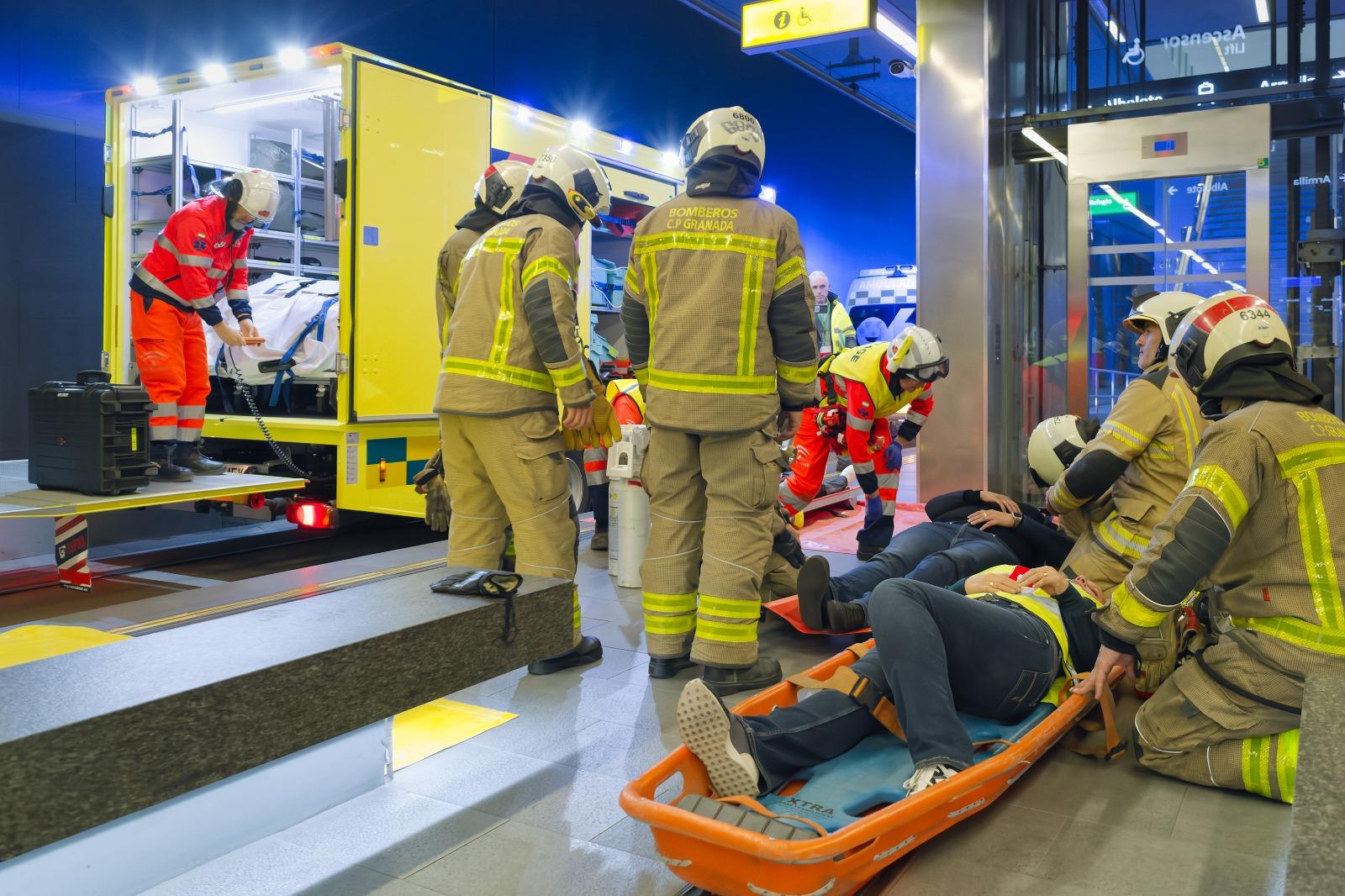 Impactantes imágenes del simulacro de fuego en el metro de Granada