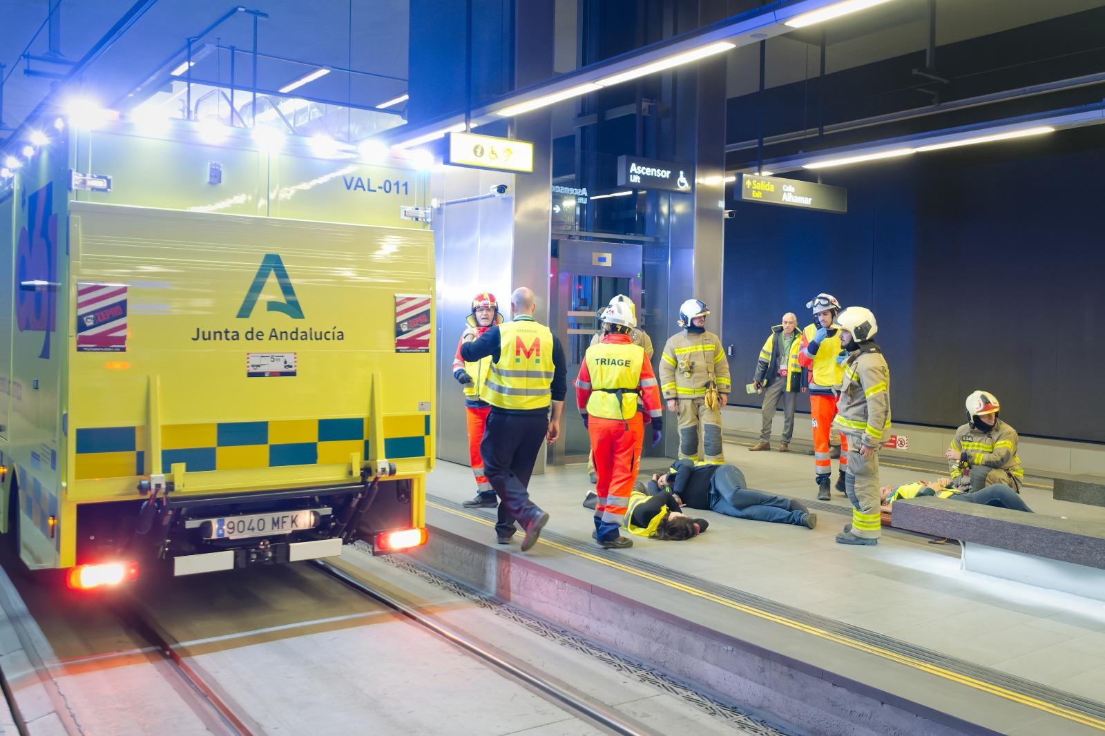 Impactantes imágenes del simulacro de fuego en el metro de Granada