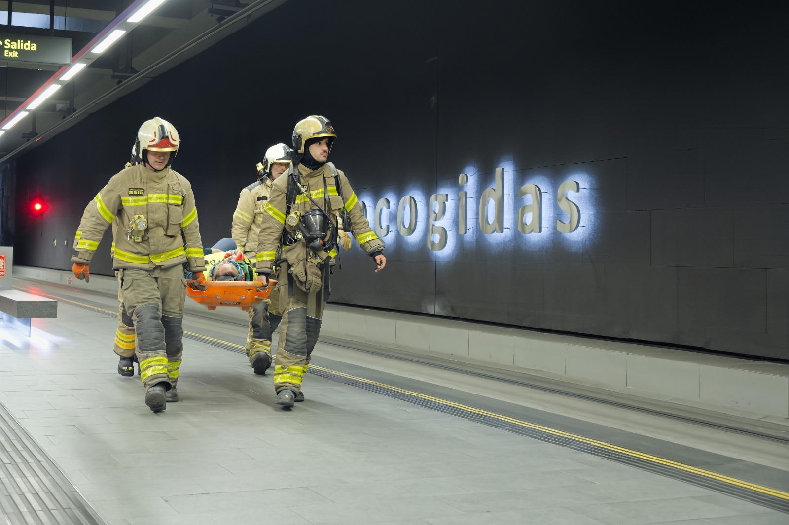 Impactantes imágenes del simulacro de fuego en el metro de Granada