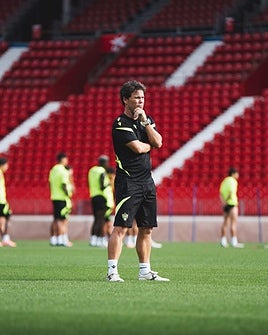 Rubi, pensativo, aventura un partido difícil ante un Ceuta del que conoce sus virtudes.